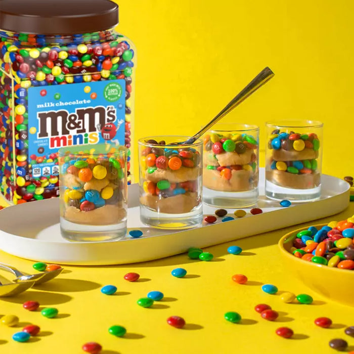 M&M'S Minis Milk Chocolate Christmas Candy, Bulk Candy Jar, 52 oz.